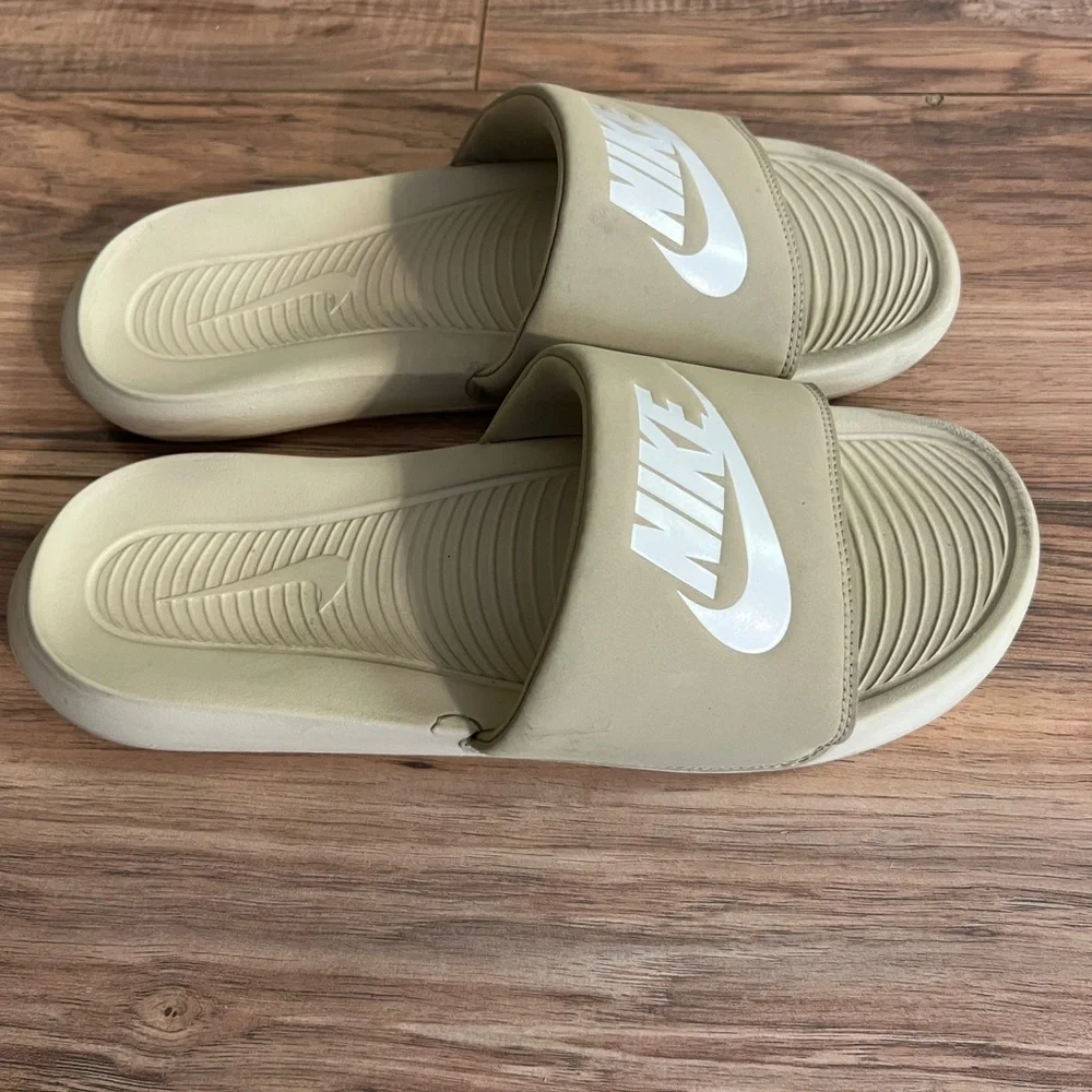 🔥Men’s Nike Slides Size  12 Tan/White Victory One